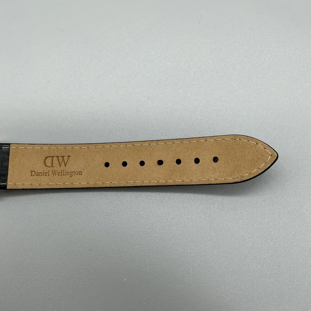 Daniel Wellington see photos